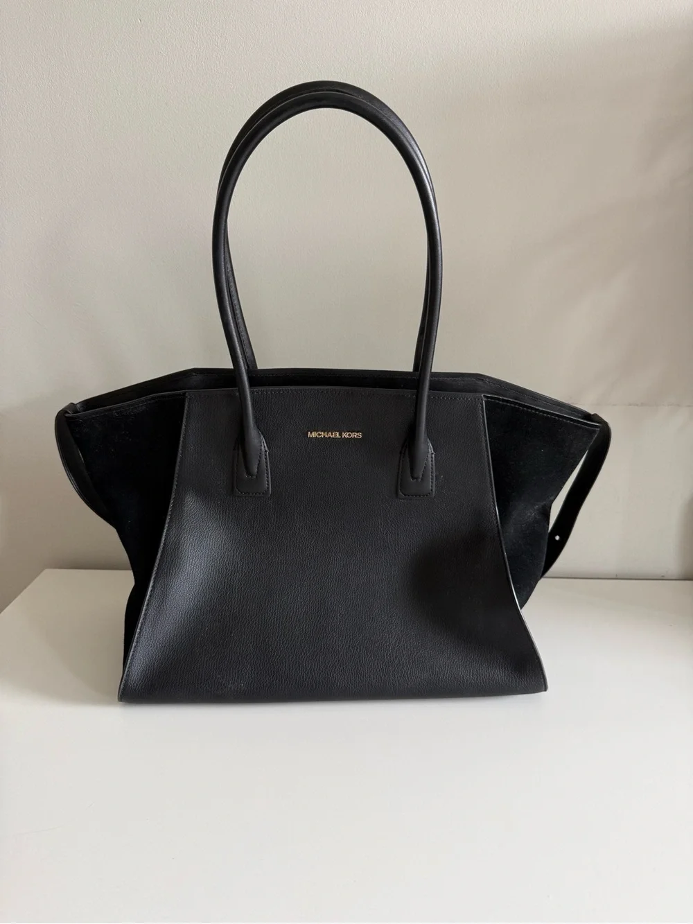 Michael Kors Avril Extra-Large Black Leather and Suede Tote Bag with Gold Logo - Picture 1 of 7